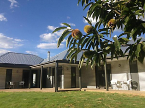 3 Bells Alpine Cottage, Bright